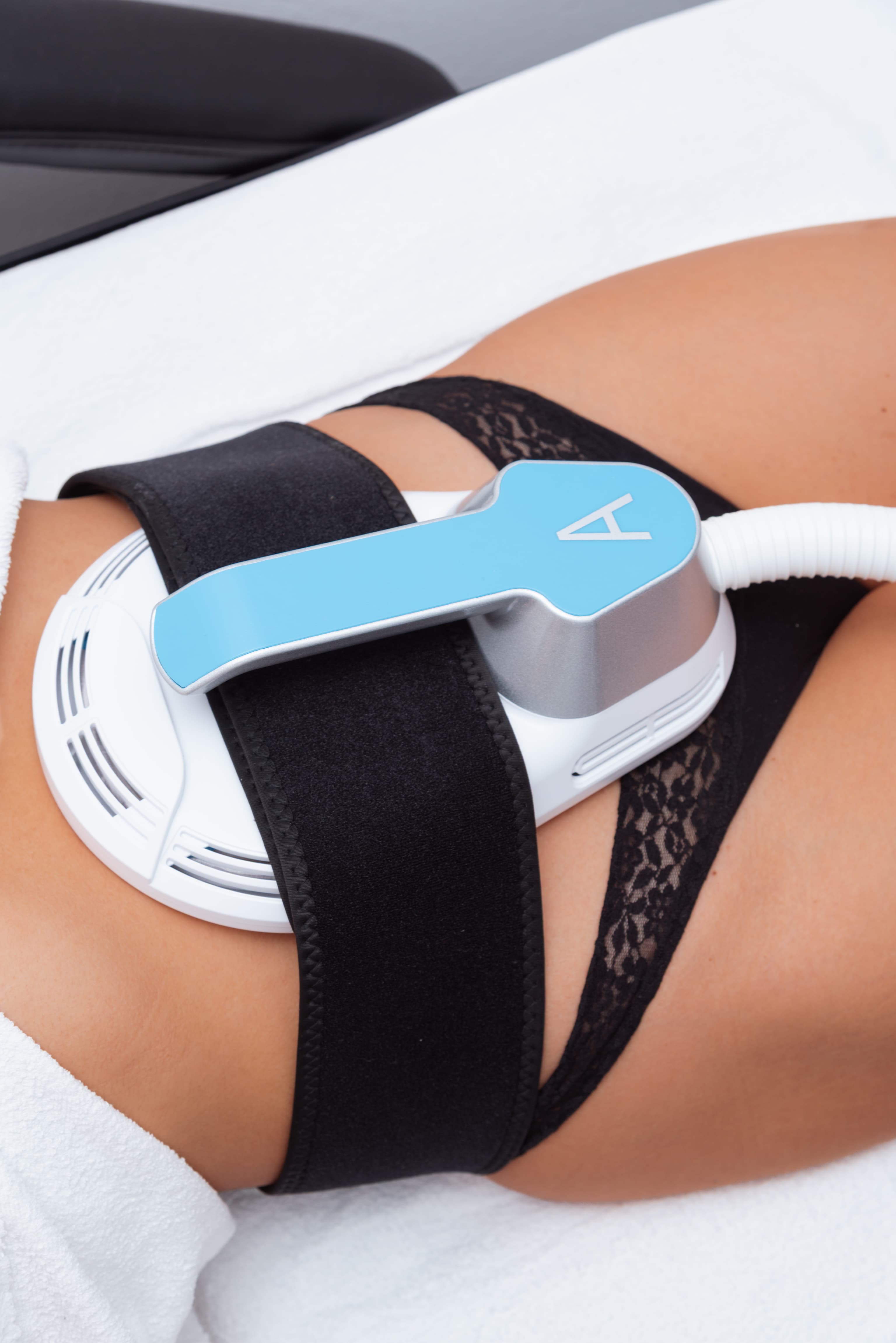 HIEMT elektromágneses alakformálás tanfolyam promóciós fotó kezelőfejjel.